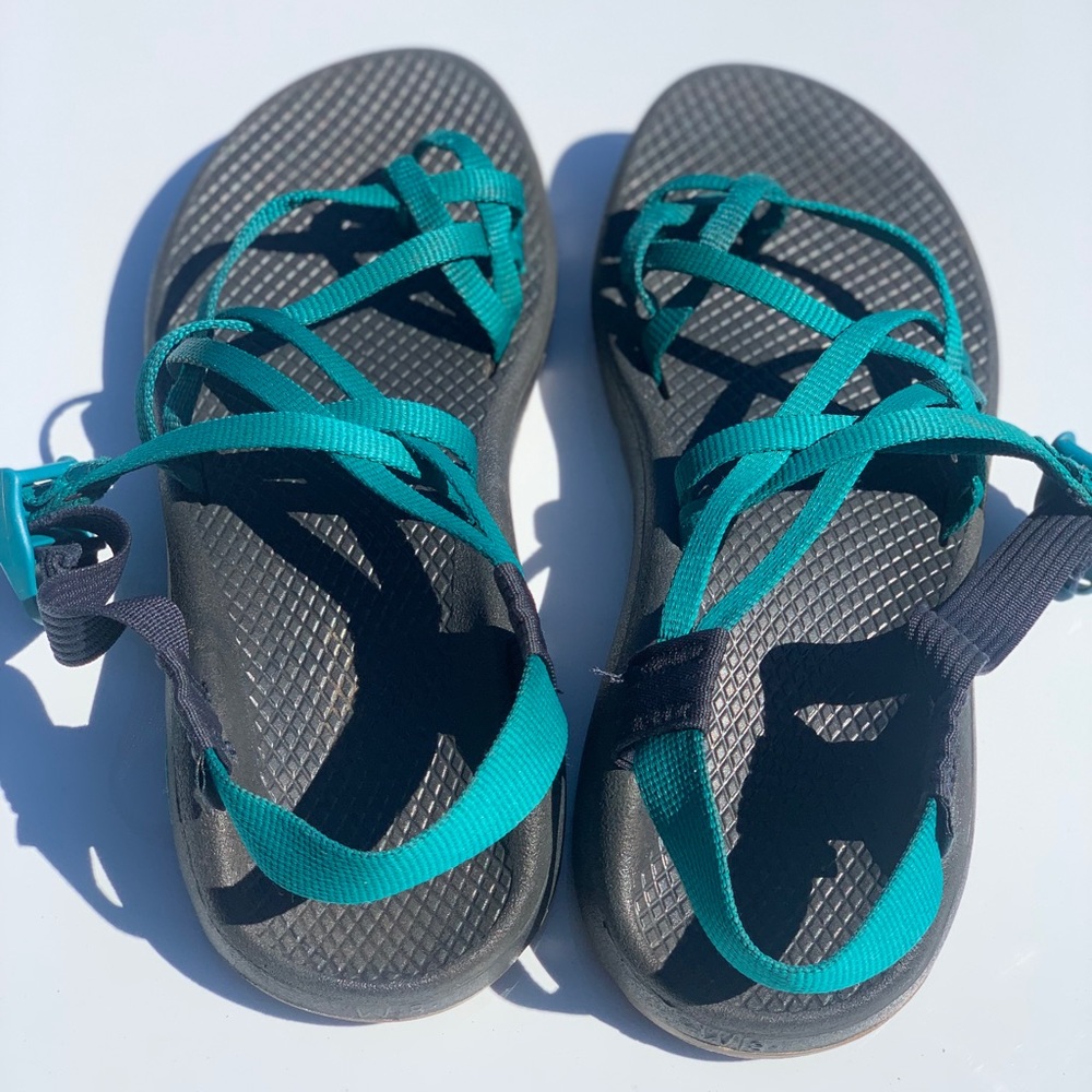 EXCELLENT like new barely used condition women’s size 8 Chaco’s in teal.